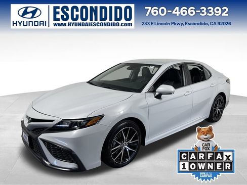 Used 2024 Toyota Camry SE image 1