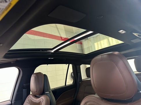 Used 2024 Lincoln Aviator Reserve w/ Equipment Group 201A image 9