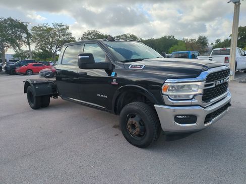 Used 2023 RAM 3500 SLT w/ Quick Order Package 2YG SLT AWD/4WD image 2