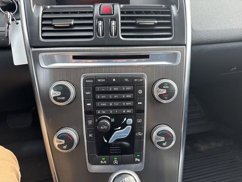 Used 2016 Volvo XC60 T6 w/ Protection Package image 6