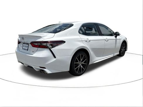 Used 2024 Toyota Camry SE FWD image 3