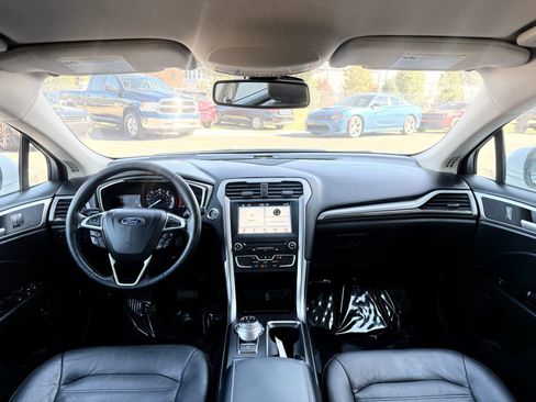 Used 2017 Ford Fusion SE w/ Equipment Group 602A image 29