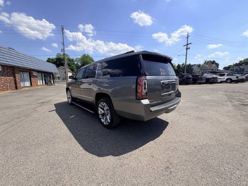 Used 2019 GMC Yukon XL Denali w/ Denali Ultimate Package AWD/4WD image 41