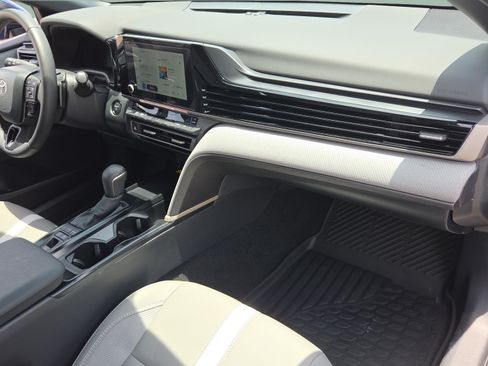 Used 2026 Toyota Camry SE FWD image 30
