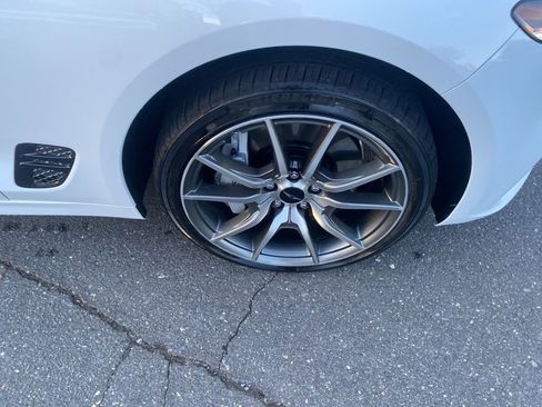 Used 2025 Genesis G70 2.5T image 9