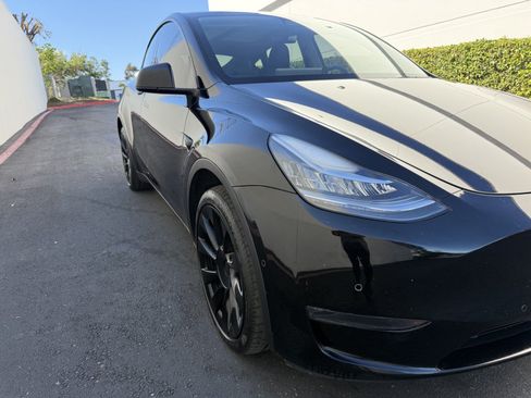 Used 2022 Tesla Model Y Long Range AWD/4WD image 7