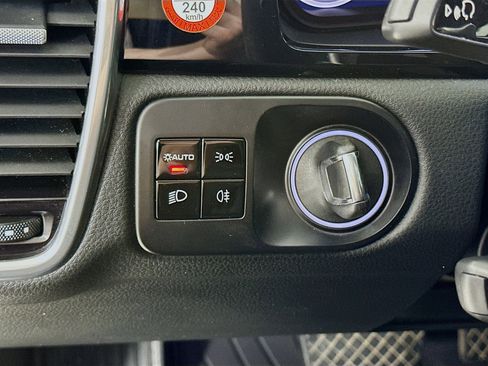 Used 2020 Porsche Cayenne image 11