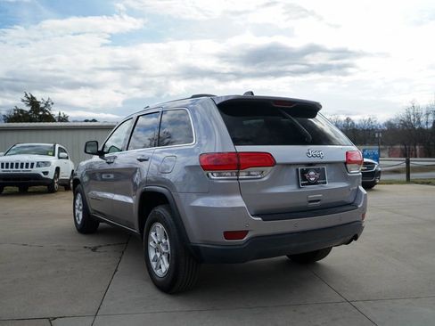 Used 2018 Jeep Grand Cherokee Laredo image 4