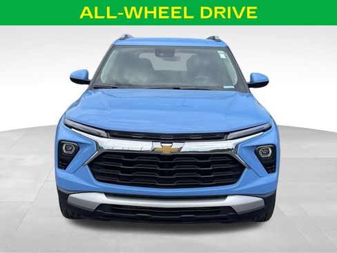 Used 2024 Chevrolet TrailBlazer LT w/ Convenience Package AWD/4WD image 3