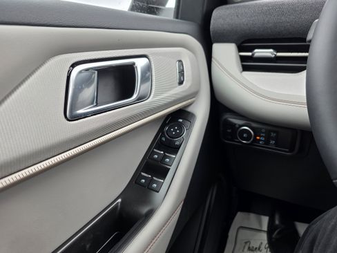 New 2026 Ford Explorer Active w/ Active Comfort Package image 19