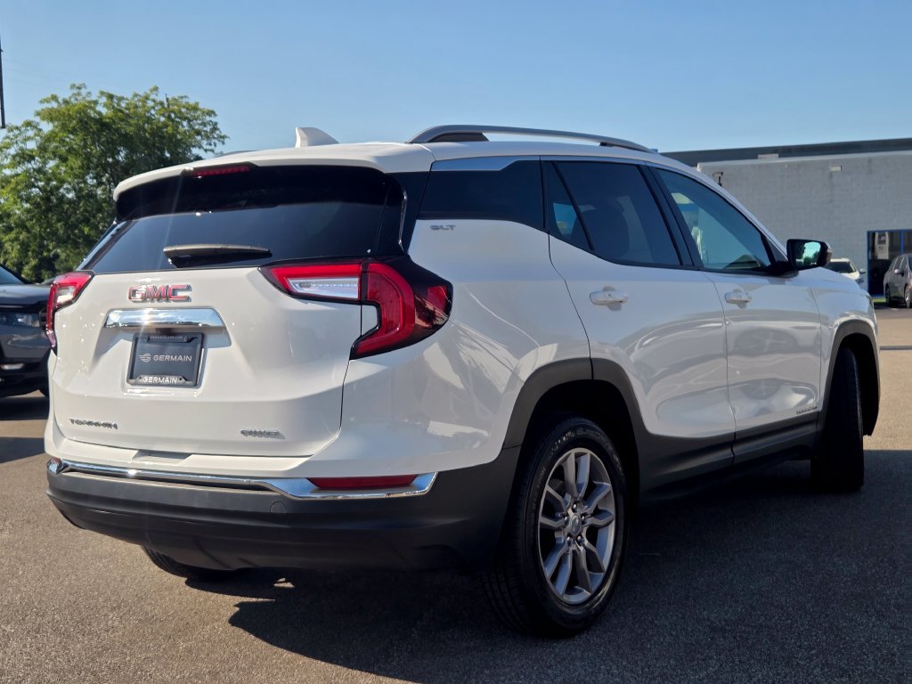 Used 2024 GMC Terrain SLT AWD/4WD image 17