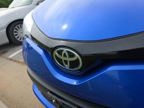 Used 2020 Toyota C-HR LE FWD image 9