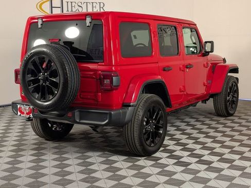 Used 2025 Jeep Wrangler Unlimited Sahara w/ Safety Group AWD/4WD image 7