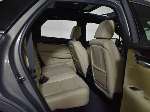 Used 2018 Cadillac XT5 Luxury w/ Driver Awareness Package image 33