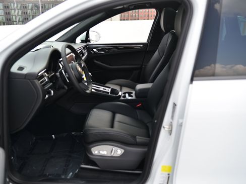 Used 2026 Porsche Macan image 28