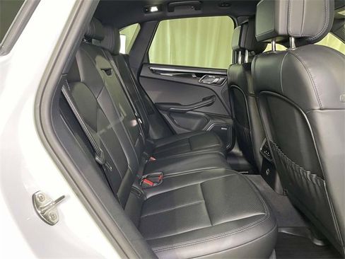 Used 2025 Porsche Macan image 22