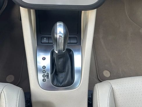 Used 2014 Volkswagen Eos FWD image 16