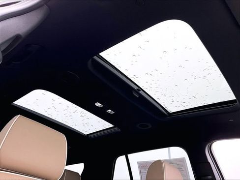 Used 2023 Chevrolet Traverse Premier image 23