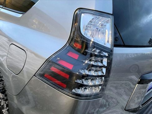 Used 2020 Lexus GX 460 Premium image 23