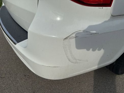 Used 2016 Chrysler Town & Country Touring image 13