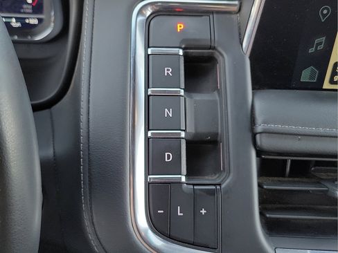 Used 2024 Chevrolet Tahoe LT RWD image 16