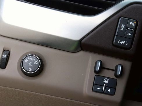 Used 2016 Chevrolet Suburban LT image 28