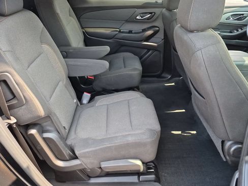 Certified 2021 Chevrolet Traverse LT FWD image 25
