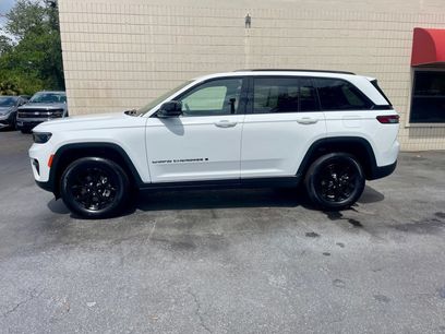 Used 2025 Jeep Grand Cherokee Altitude