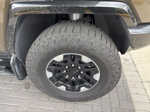 Used 2025 GMC Hummer EV 3X w/ Extreme Off-Road Package image 2