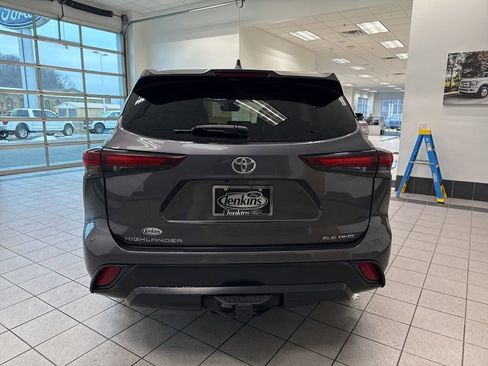 Used 2024 Toyota Highlander XLE image 10