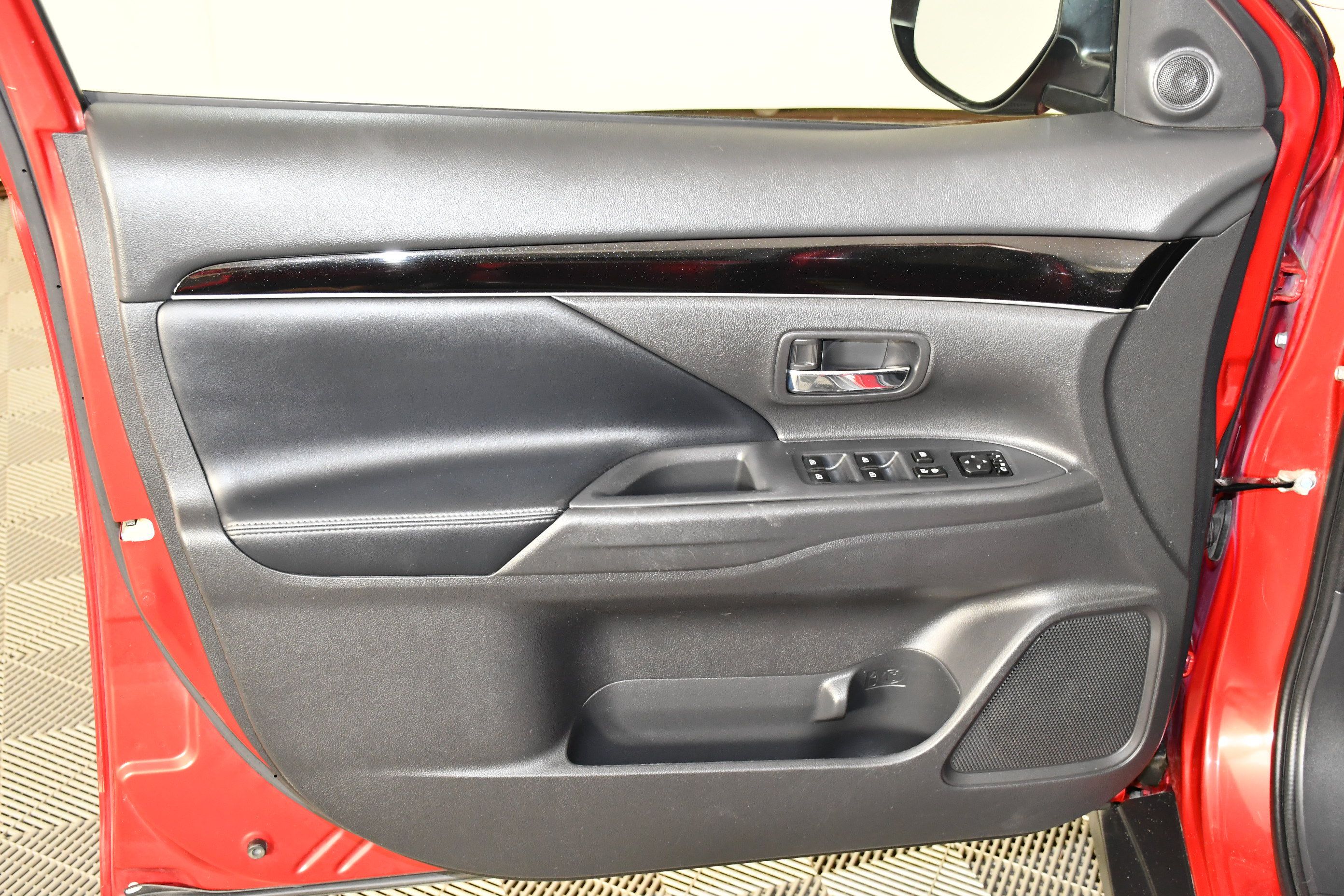Used 2019 Mitsubishi Outlander SE AWD/4WD image 25