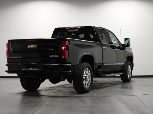 Used 2025 Chevrolet Silverado 2500 High Country image 4