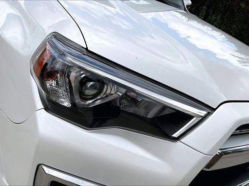 Used 2022 Toyota 4Runner Limited AWD/4WD image 31