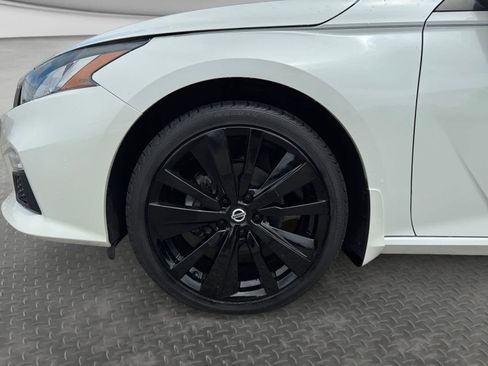 Used 2021 Nissan Altima 2.5 SR w/ SR Premium Package AWD/4WD image 9