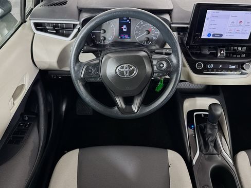 Used 2025 Toyota Corolla LE FWD image 15