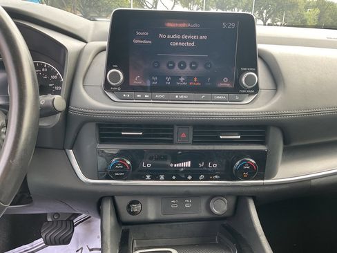 Used 2025 Nissan Rogue SV FWD image 29
