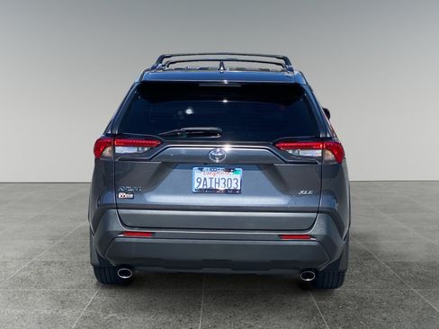 Used 2022 Toyota RAV4 XLE w/ Convenience Package FWD image 4