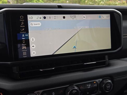 Used 2025 Jeep Wrangler Sahara AWD/4WD image 13