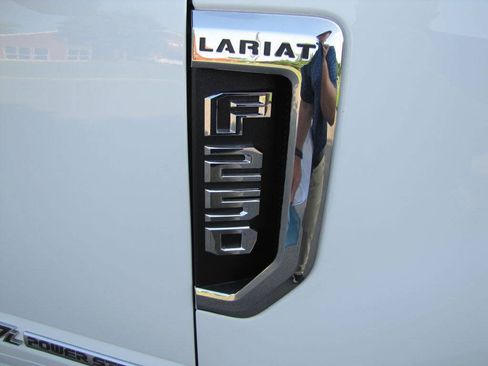 Used 2022 Ford F250 Lariat w/ Lariat Value Package AWD/4WD image 24