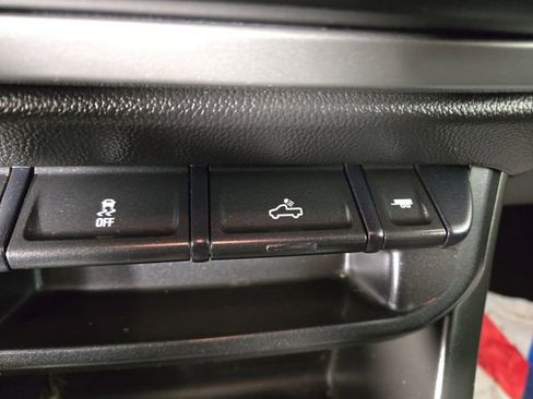 Used 2020 Chevrolet Colorado LT image 24