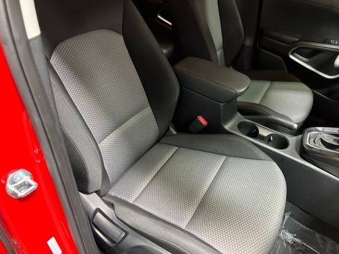 Used 2025 Kia Soul LX w/ LX Technology Package FWD image 9