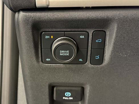 Used 2025 Ford Expedition Active AWD/4WD image 21