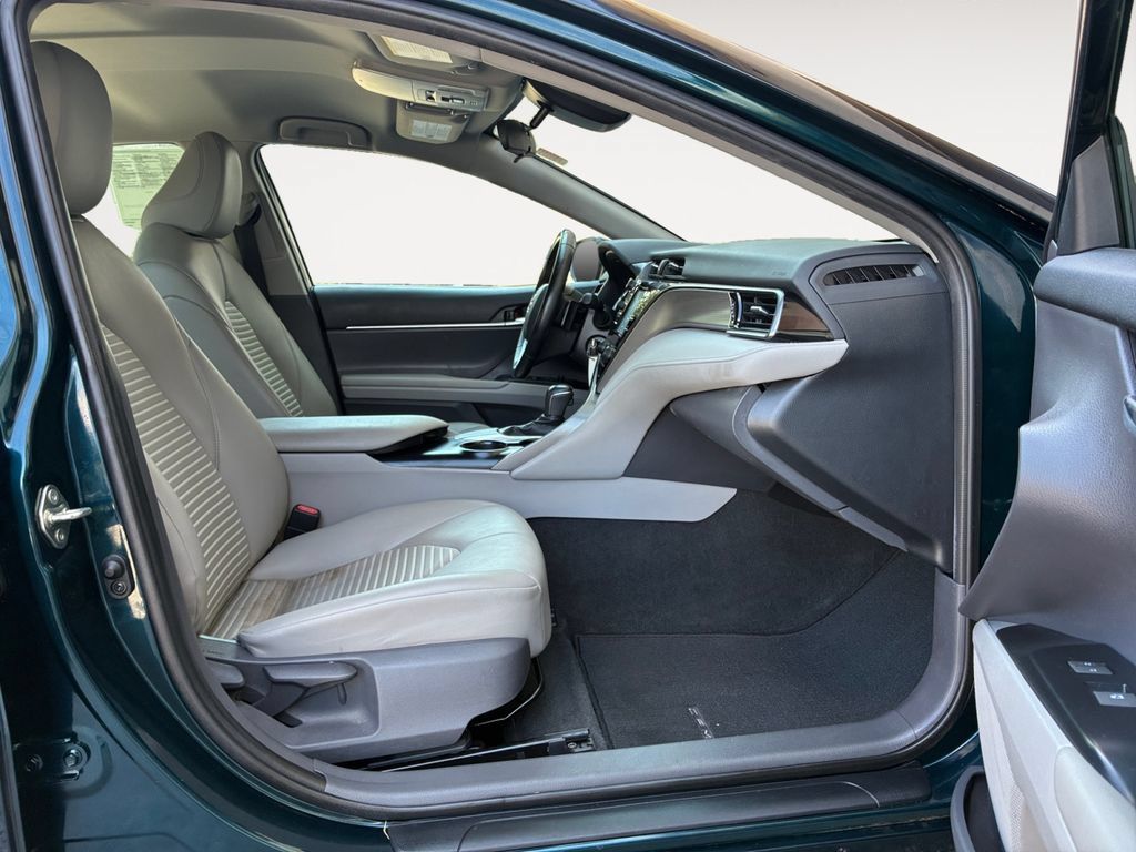 Used 2019 Toyota Camry SE FWD image 15
