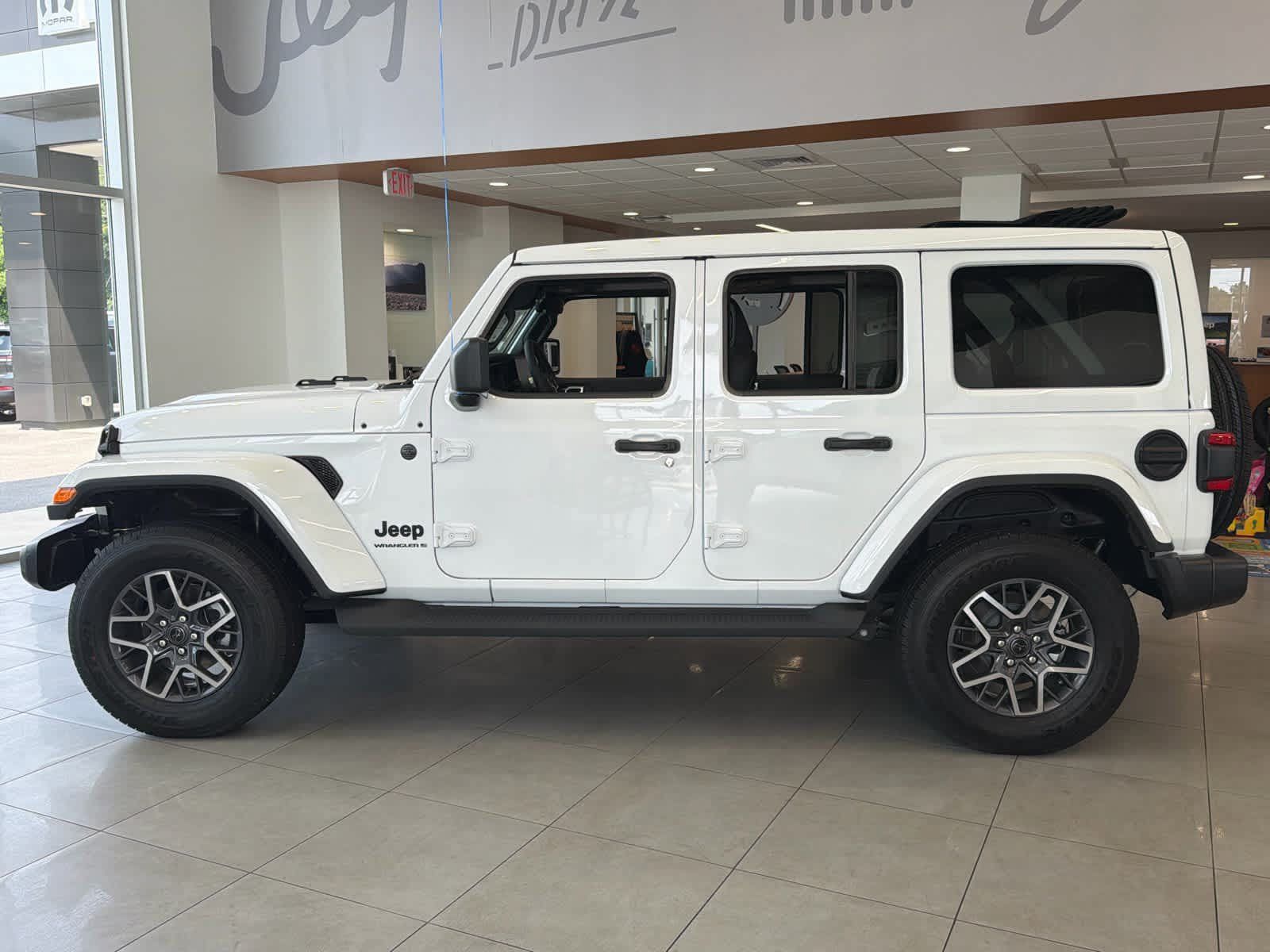 New 2026 Jeep Wrangler Unlimited Sahara AWD/4WD image 7