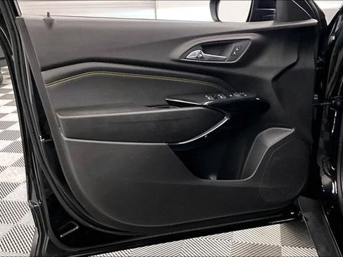 Used 2025 Chevrolet Trax ACTIV w/ Sunroof Package FWD image 21