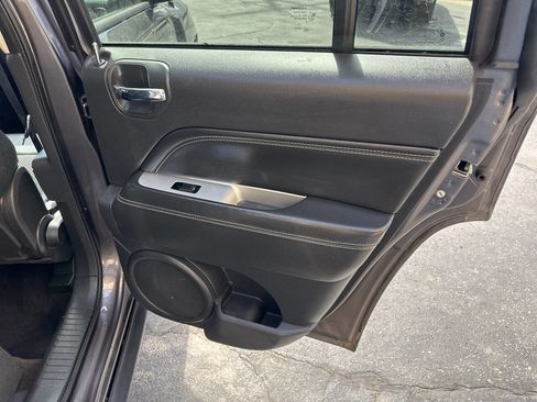 Used 2014 Jeep Compass Latitude image 10