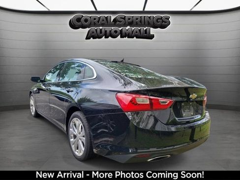 Used 2017 Chevrolet Malibu Premier w/ Driver Confidence Package FWD image 3