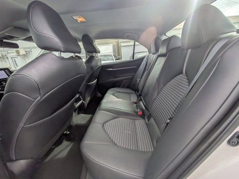 Used 2023 Toyota Camry SE image 11