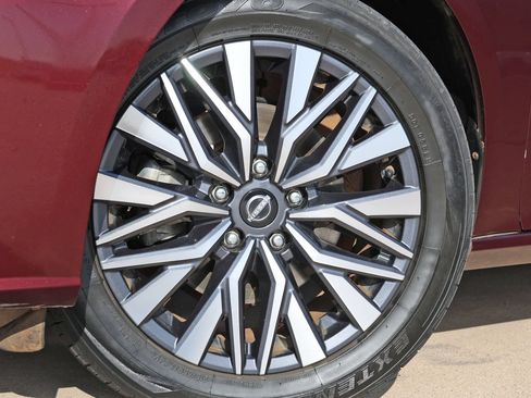 Used 2023 Nissan Altima 2.5 SV AWD/4WD image 10