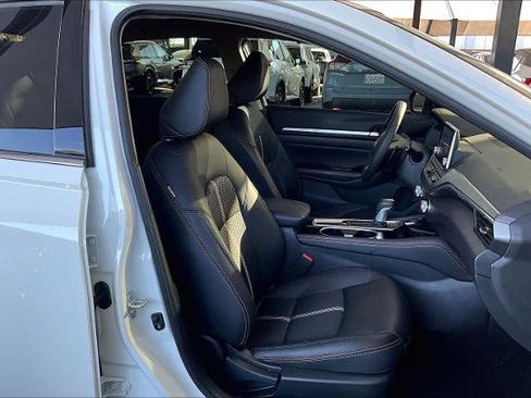 Certified 2025 Nissan Altima 2.5 SR image 8